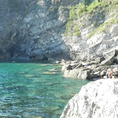 Sea View Garden Apartment Corniglia