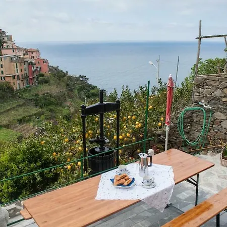 Sea View Garden Apartment Corniglia